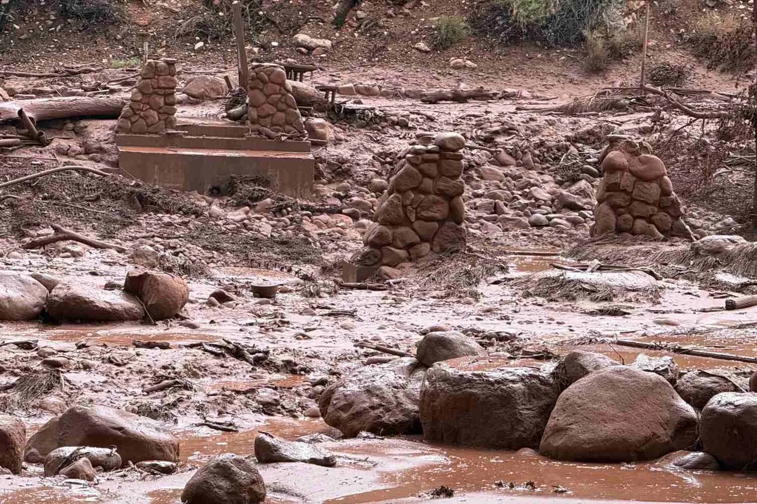 Alluvione improvvisa travolge il Grand Canyon, spazzando via tutto: almeno una vittima e 20 dispersi, decine di turisti evacuati
