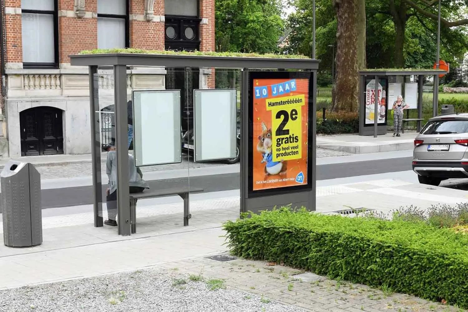 Acqua piovana raccolta dalle pensiline per l'autobus e riciclata per pulire le strade della città? Anche meno