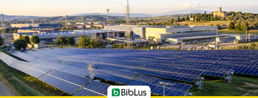 Fotovoltaico a terra in zona industriale: quando è attività libera, non serve la qualificazione di area idonea