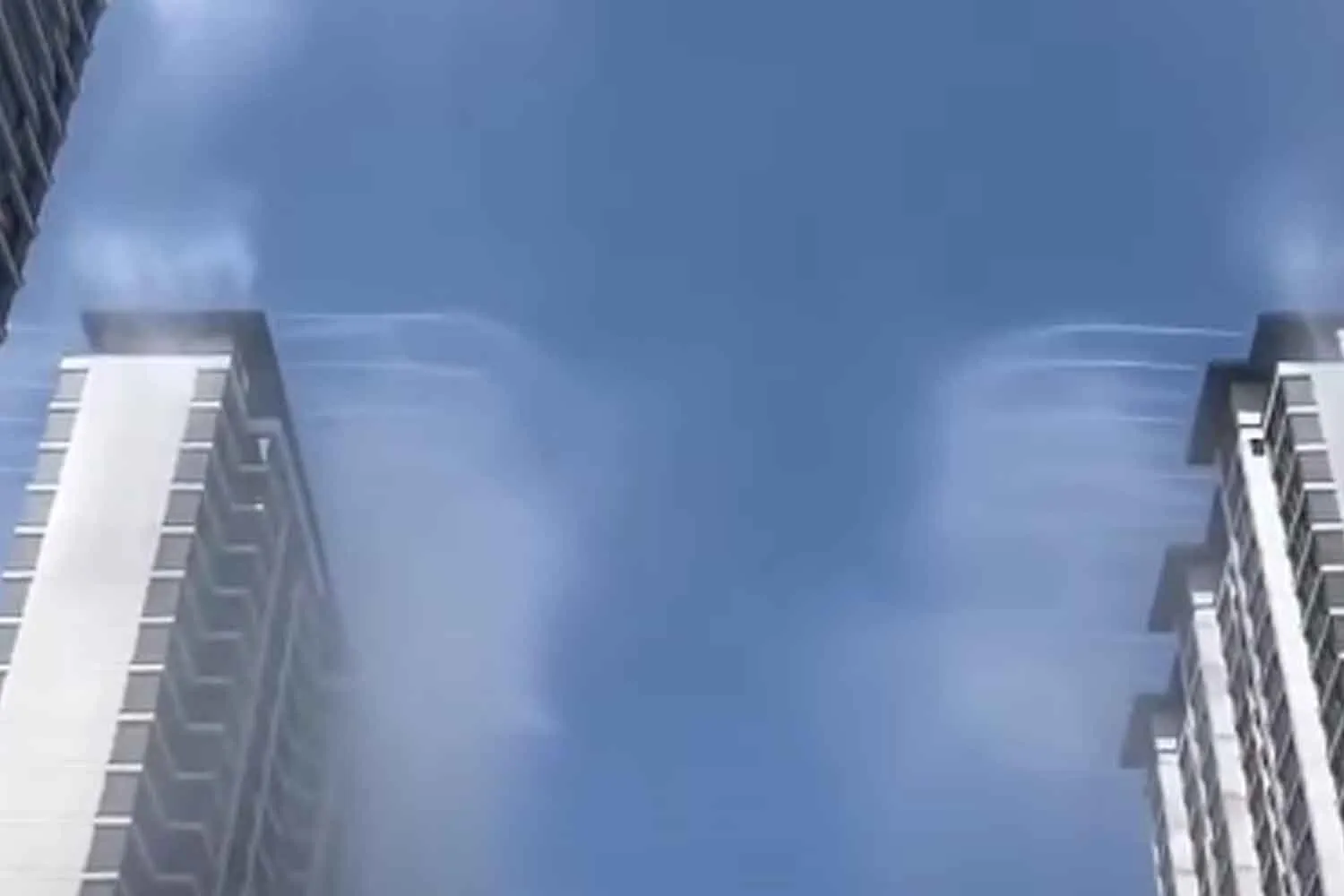 In Cina stanno davvero spuzzando acqua dai palazzi per abbassare le temperature? Ciò che i video non ti dicono
