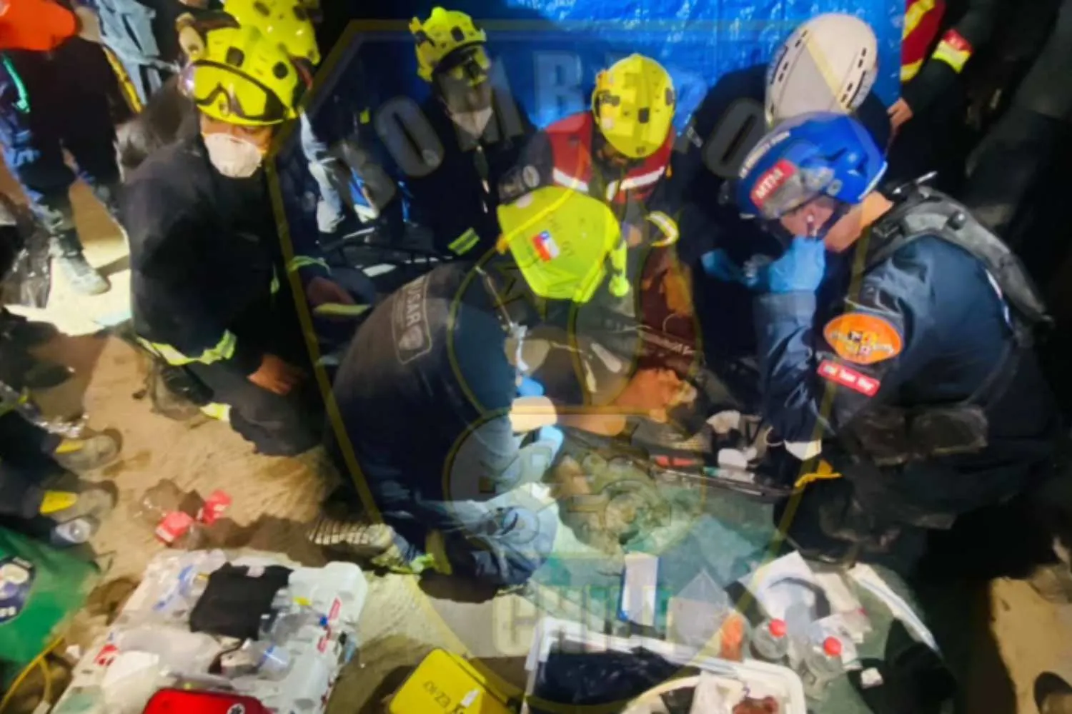 Miracolo in Venezuela: uomo estratto vivo dalle macerie a 8 giorni dal terremoto (grazie all’aiuto dei pompieri di 7 Paesi)