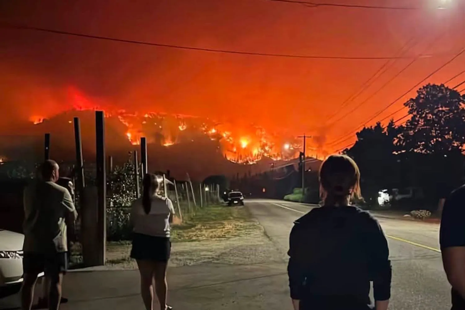 Canada in fiamme: oltre 20mila persone evacuate per gli incendi fuori controllo nella British Columbia