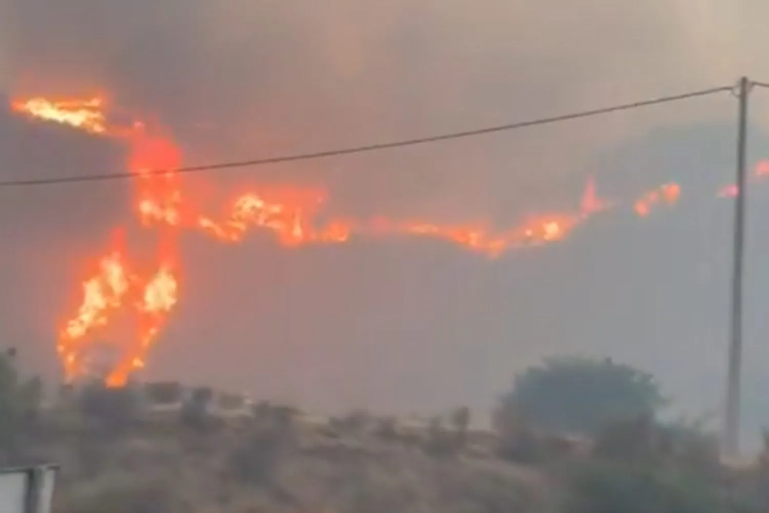 Inferno di fuoco in Andalusia: almeno 12 morti in un maxi incendio boschivo, centinaia le persone evacuate