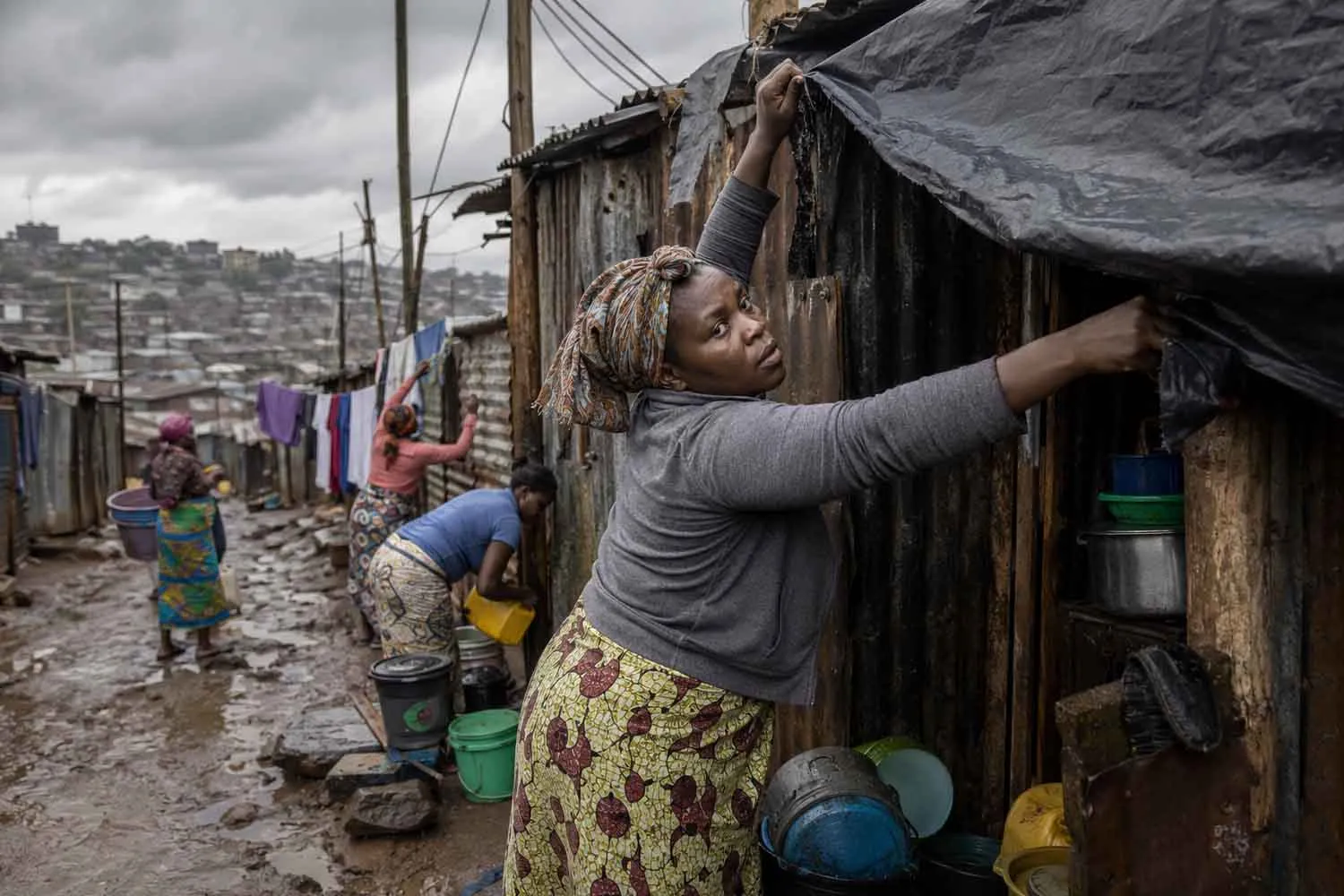 A Nairobi sono le donne a tenere in piedi "le baracche" e i quartieri tutti durante le alluvioni o il caldo estremo
