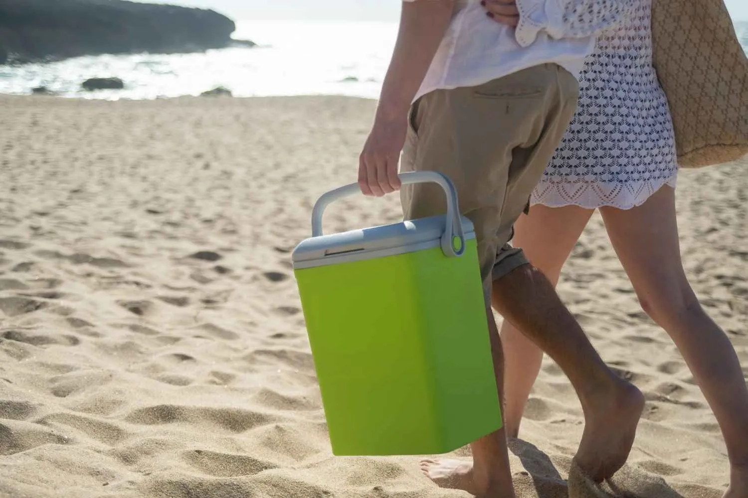 Porti la borsa frigo in spiaggia? Non fare questo errore, potresti pentirtene davvero