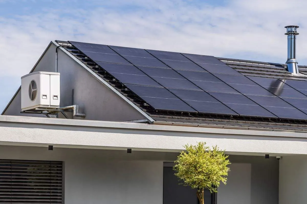 Caldo e consumi, il ruolo del fotovoltaico sui tetti